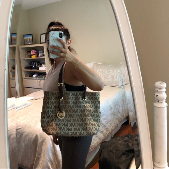 Michael Kors logo handbag - Picture 5 of 8